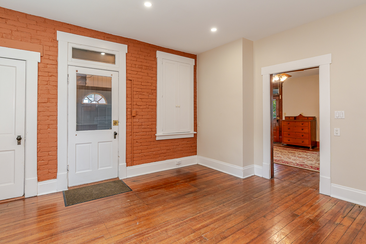 1366 s 4th St-23