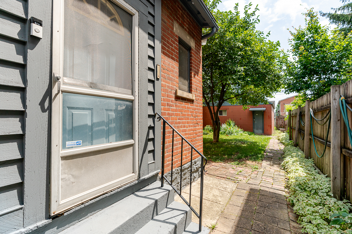 1366 s 4th St-5