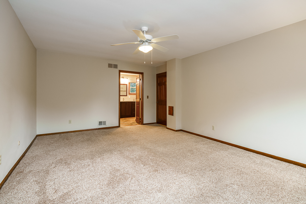 1425 Briarmeadow Dr-41