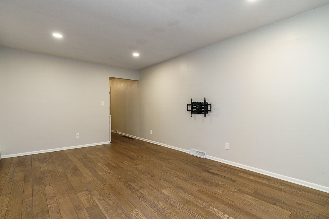 1537 Sandringham Ct.-24