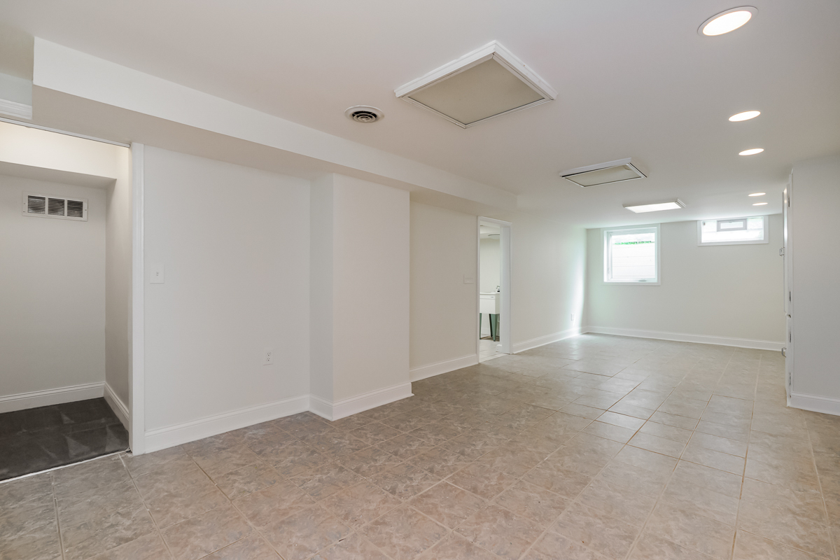 1786 Gerrard Ave-11