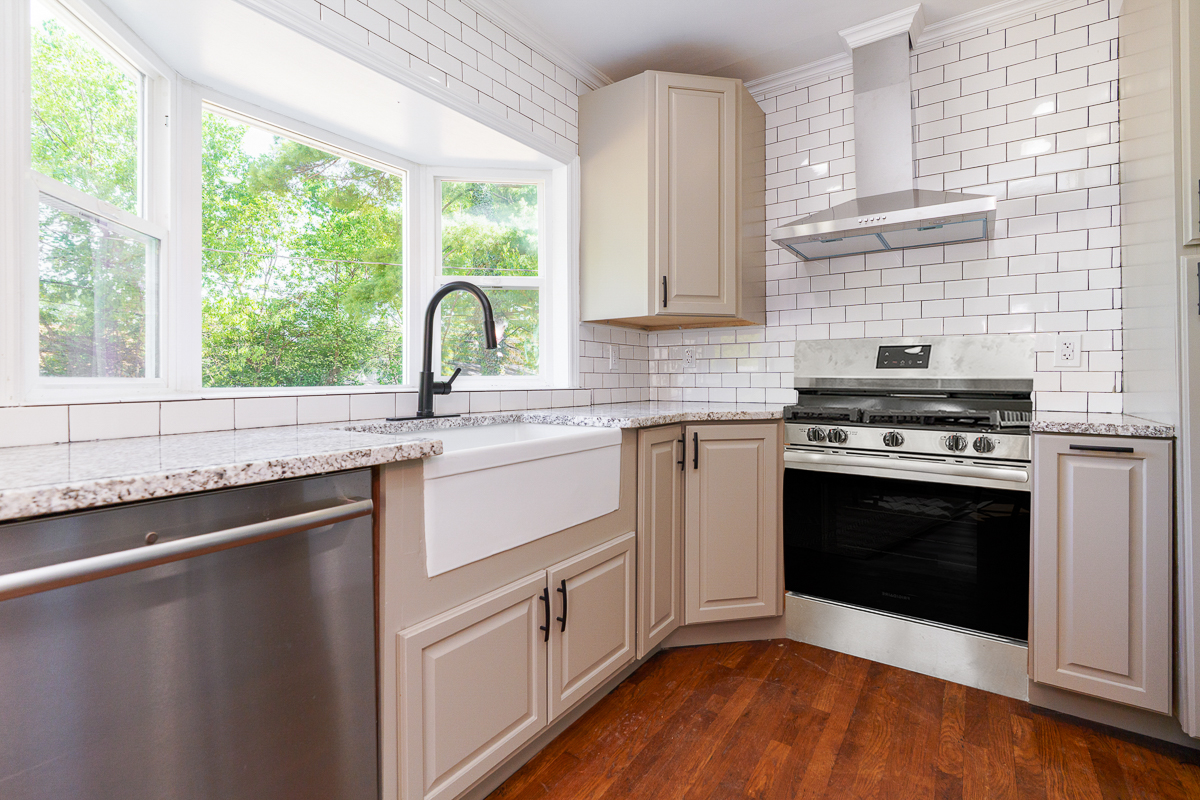 1786 Gerrard Ave-23