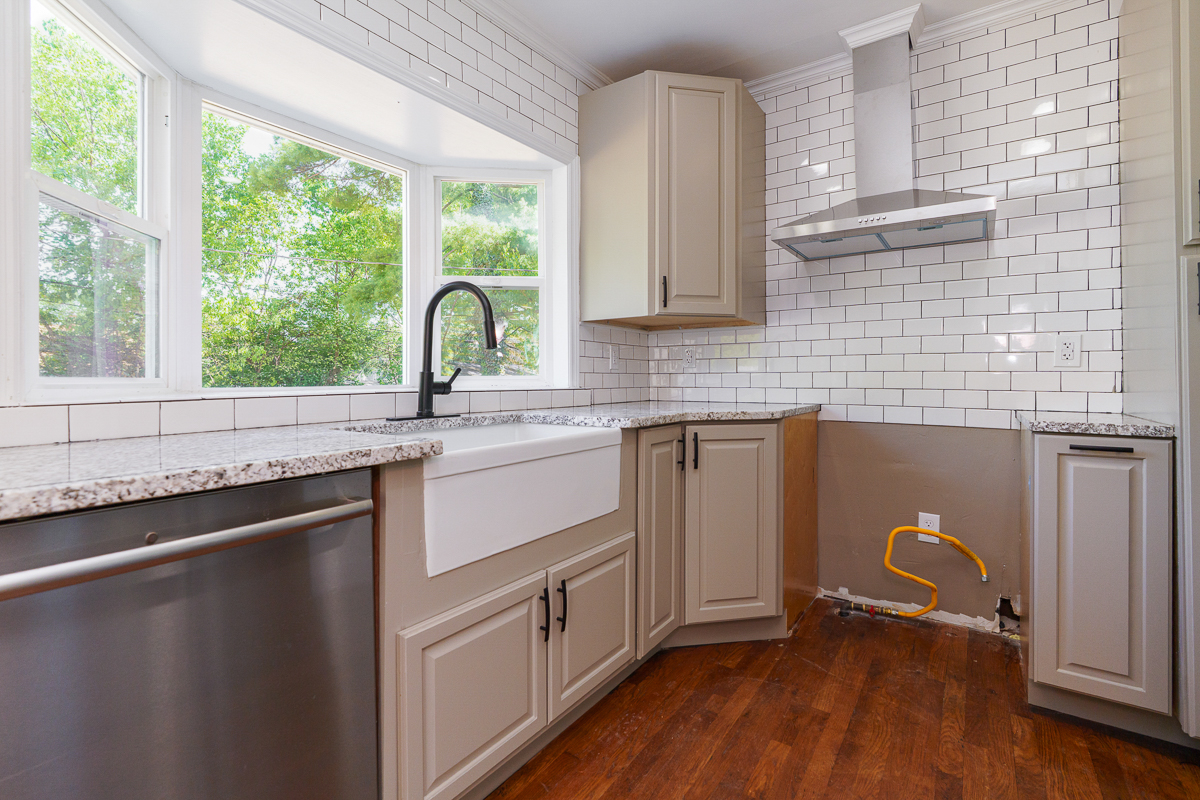 1786 Gerrard Ave-24
