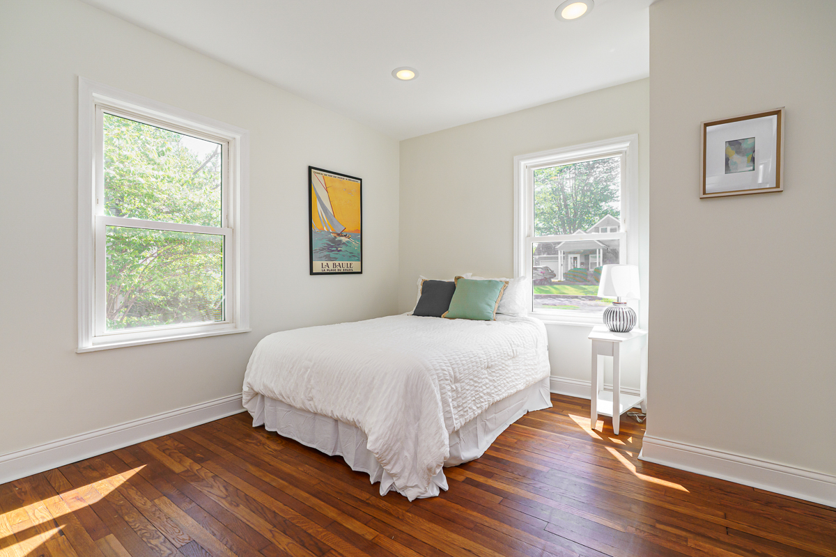 1786 Gerrard Ave-32
