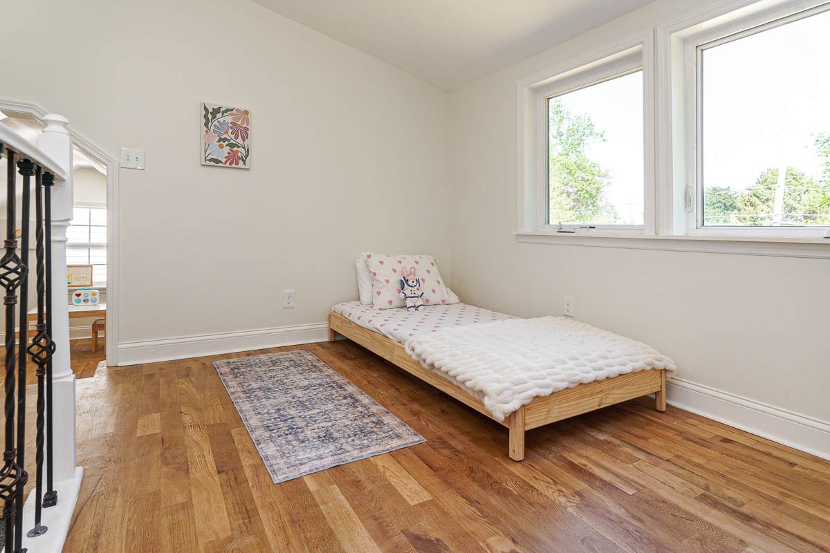 1786 Gerrard Ave-35