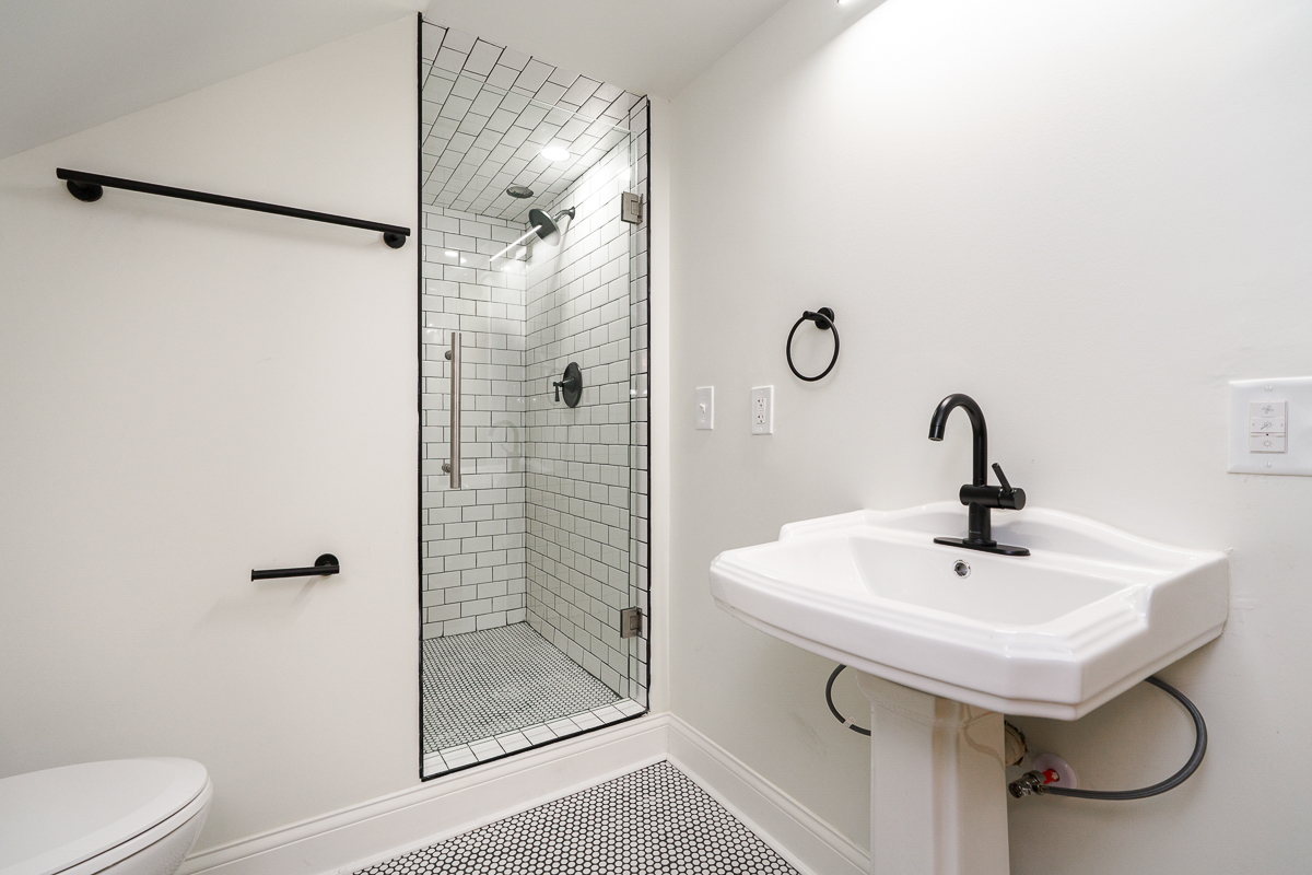 1786 Gerrard Ave-39