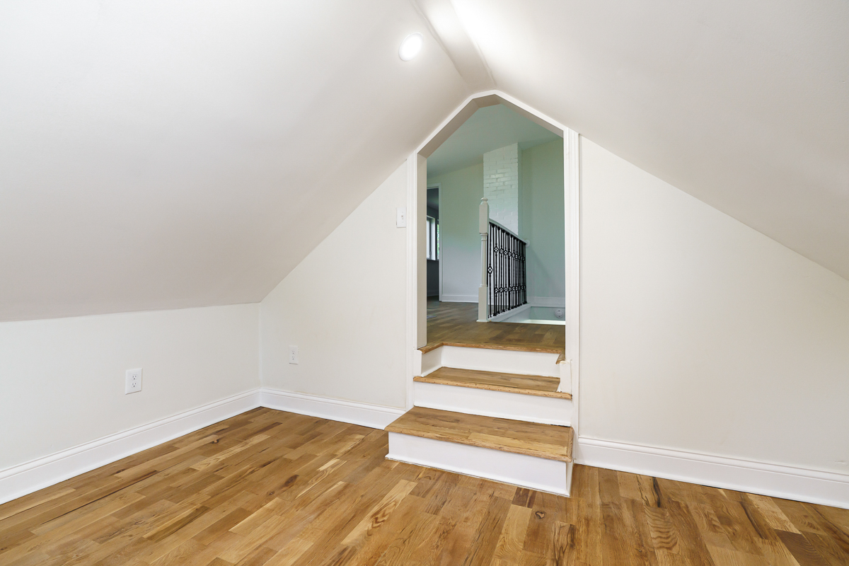 1786 Gerrard Ave-45