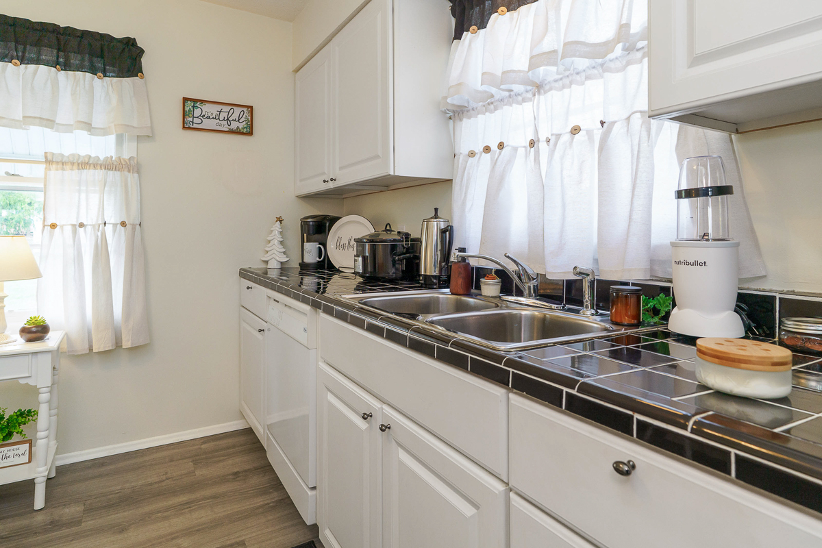 201 Rose Ave-21