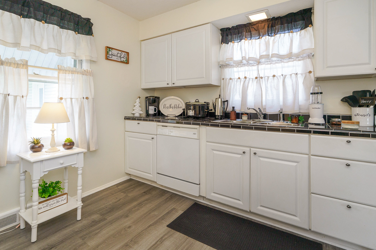 201 Rose Ave-23