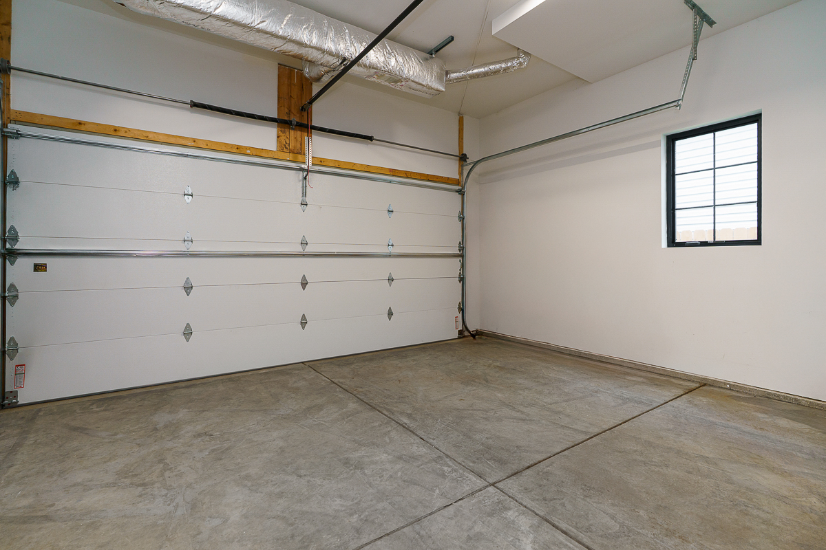 242 Thurman Ave-11