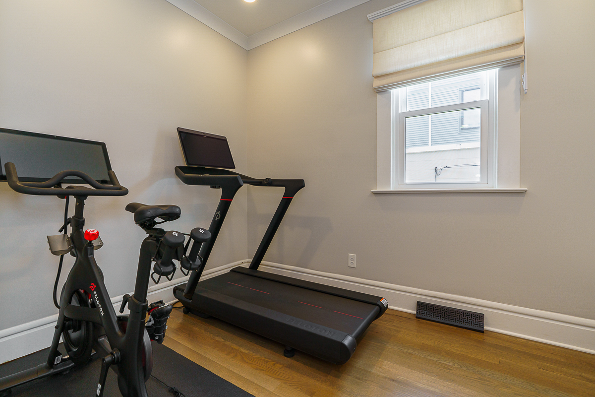 242 Thurman Ave-19