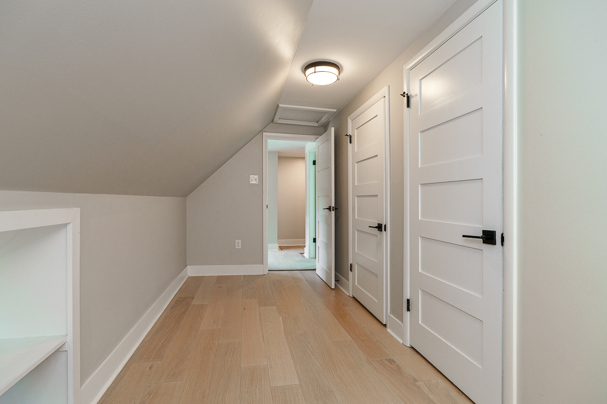 242 Thurman Ave-31