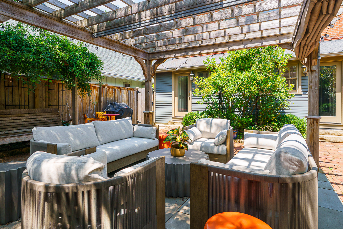 243 E Whittier St-10