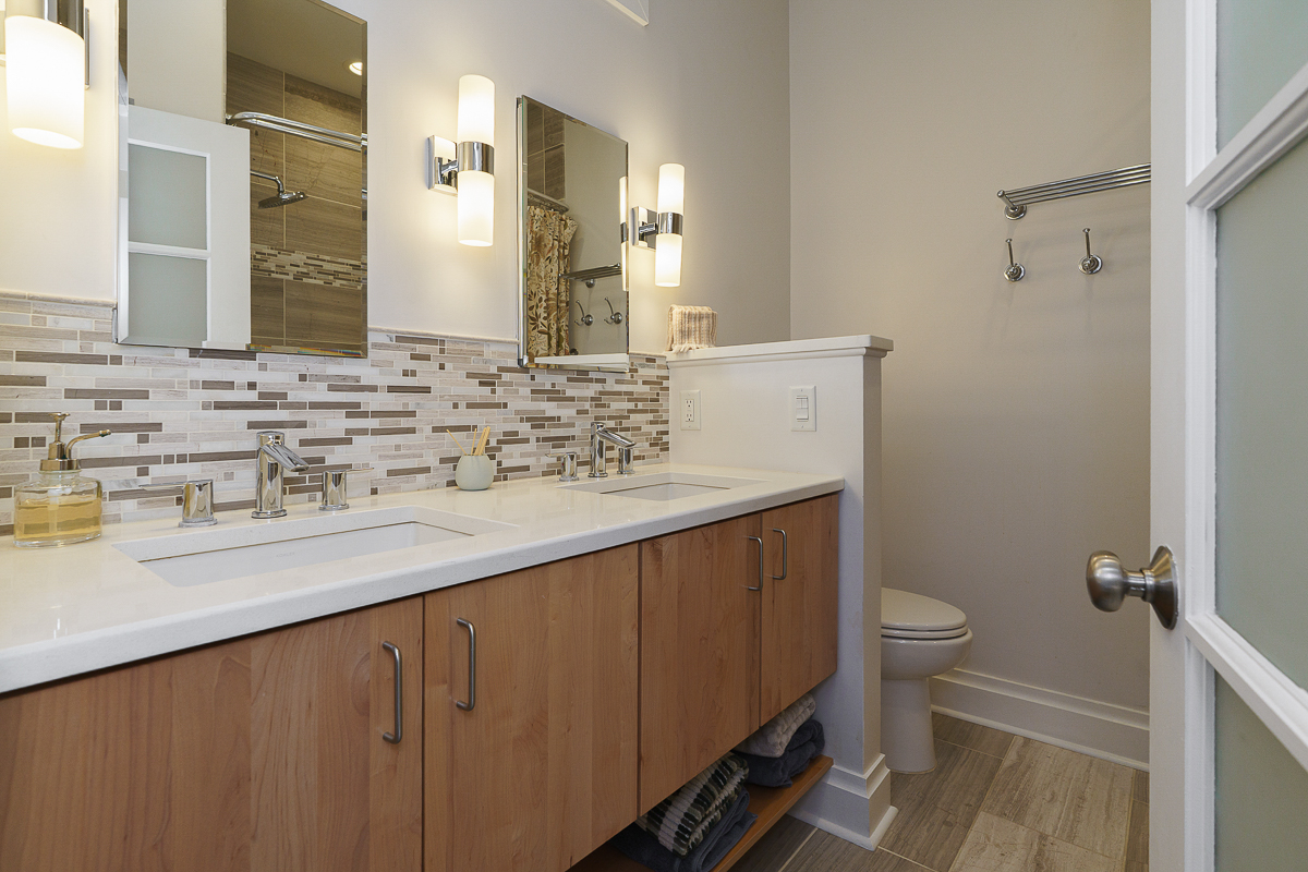 243 E Whittier St-43