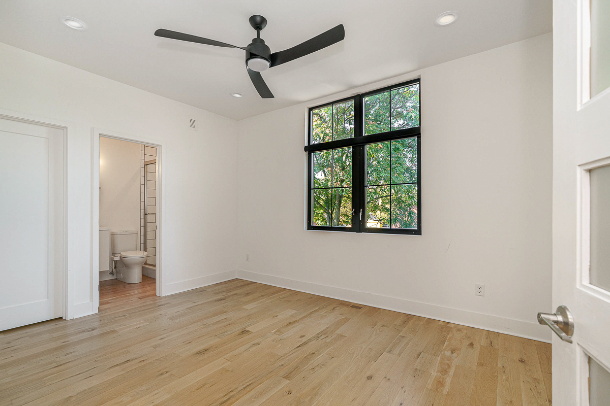 25 w Frankfort St-31