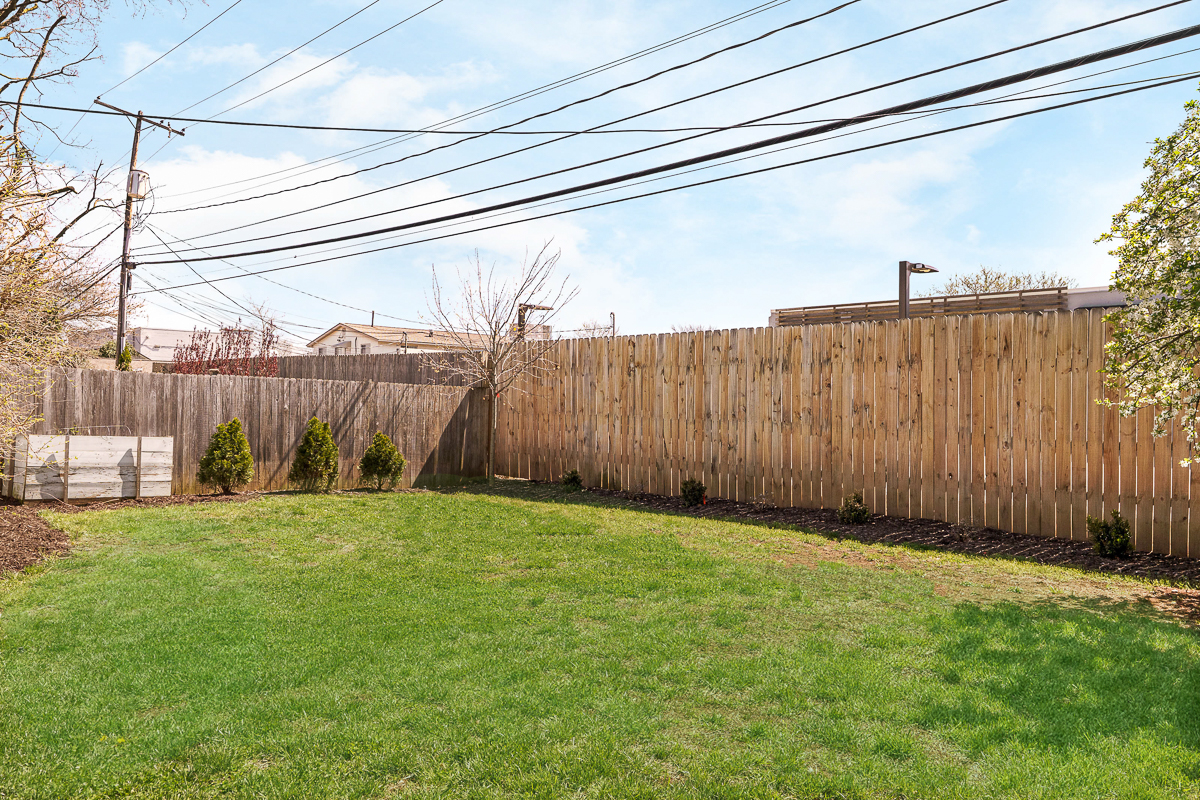 2737 Sherwood Ave-10