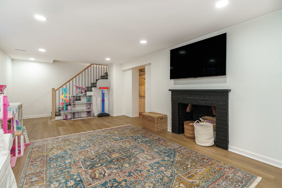 2737 Sherwood Ave-14