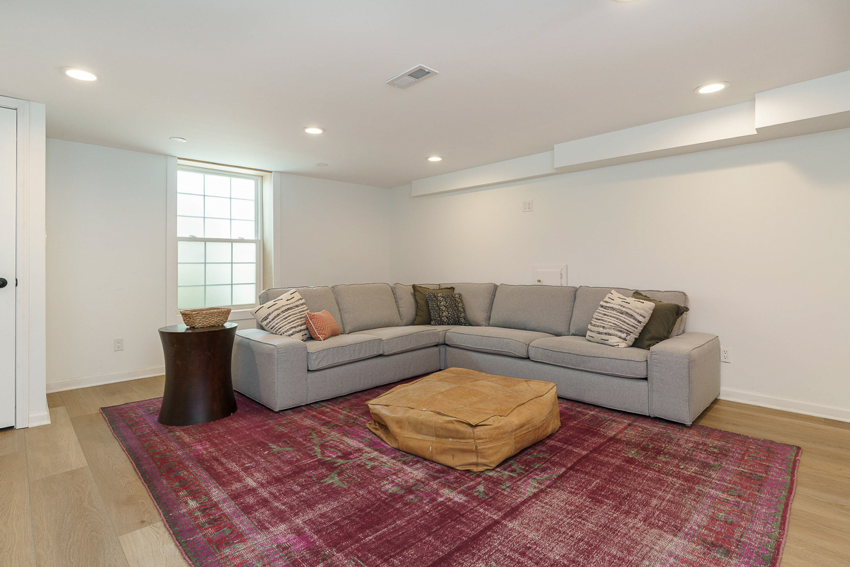 2737 Sherwood Ave-18