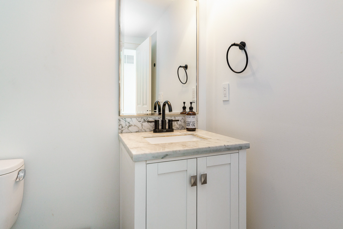 2737 Sherwood Ave-58