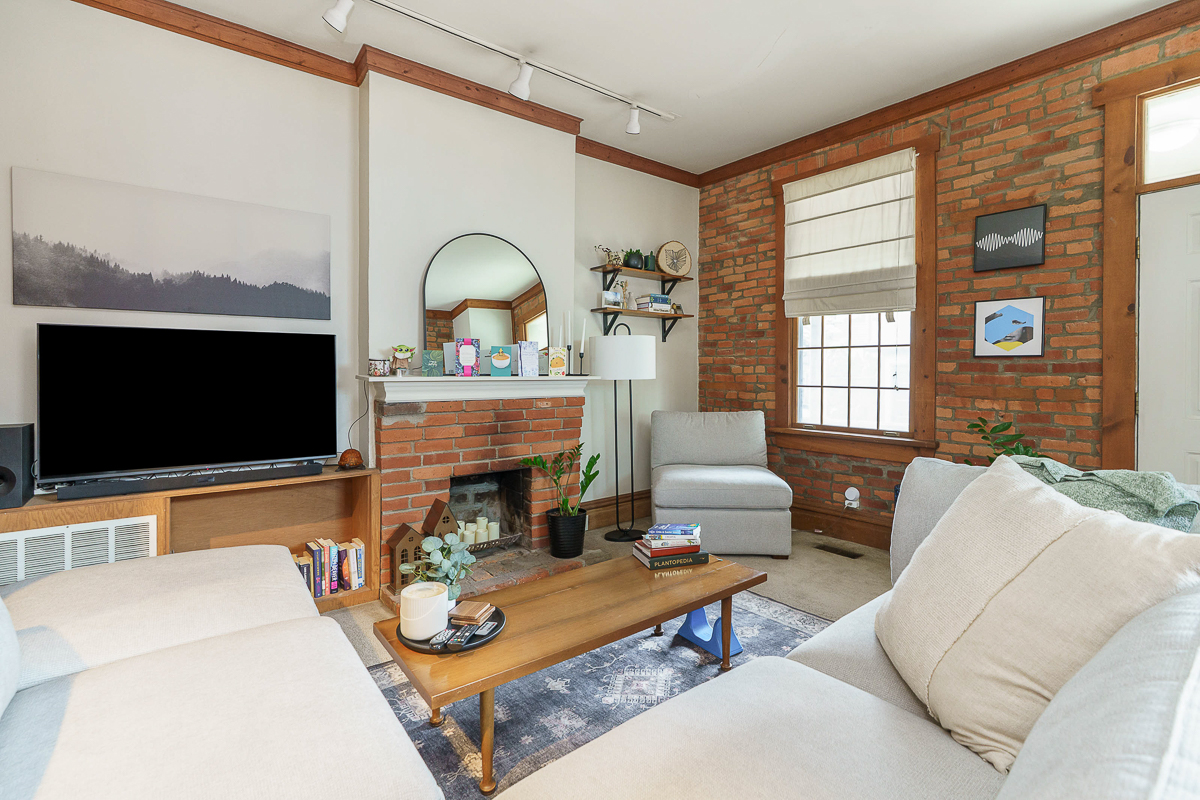 279-281 E Beck St-8