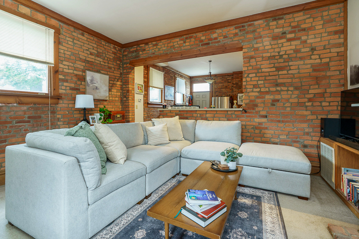 279-281 E Beck St-9
