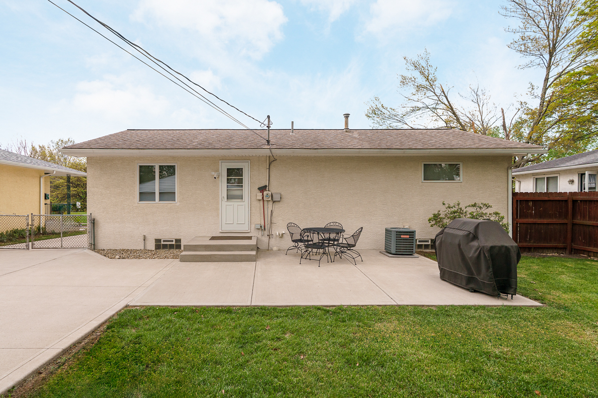 318 E Stanton Ave-12