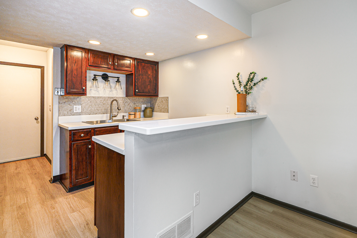 324 Meadowside Court-23