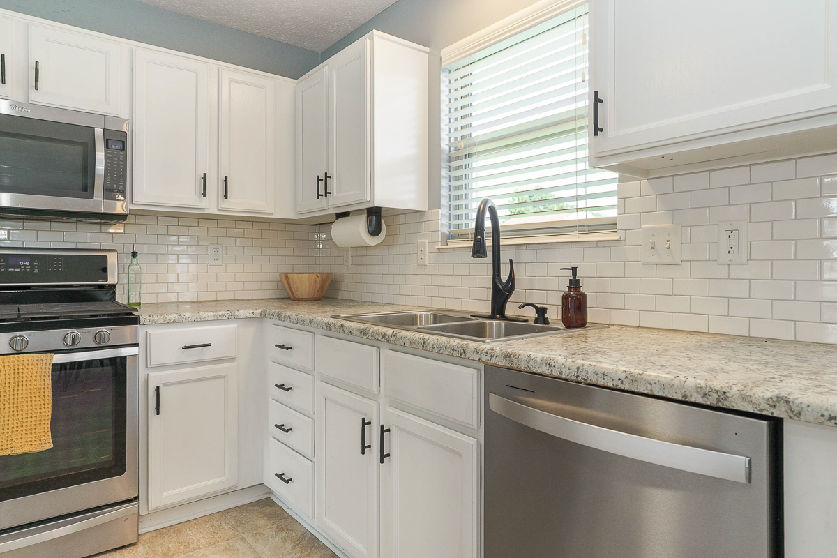 3281 Darby Glen Blvd-18