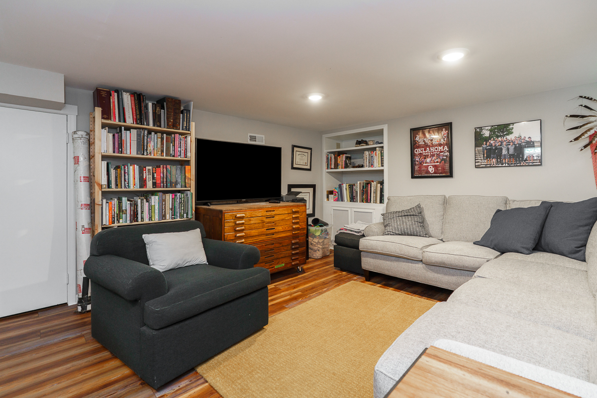 357 Fallis Rd-25