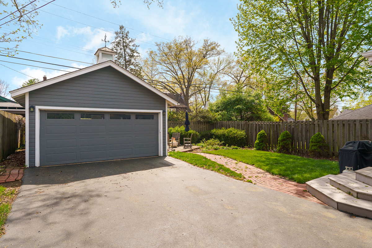 357 Fallis Rd-3