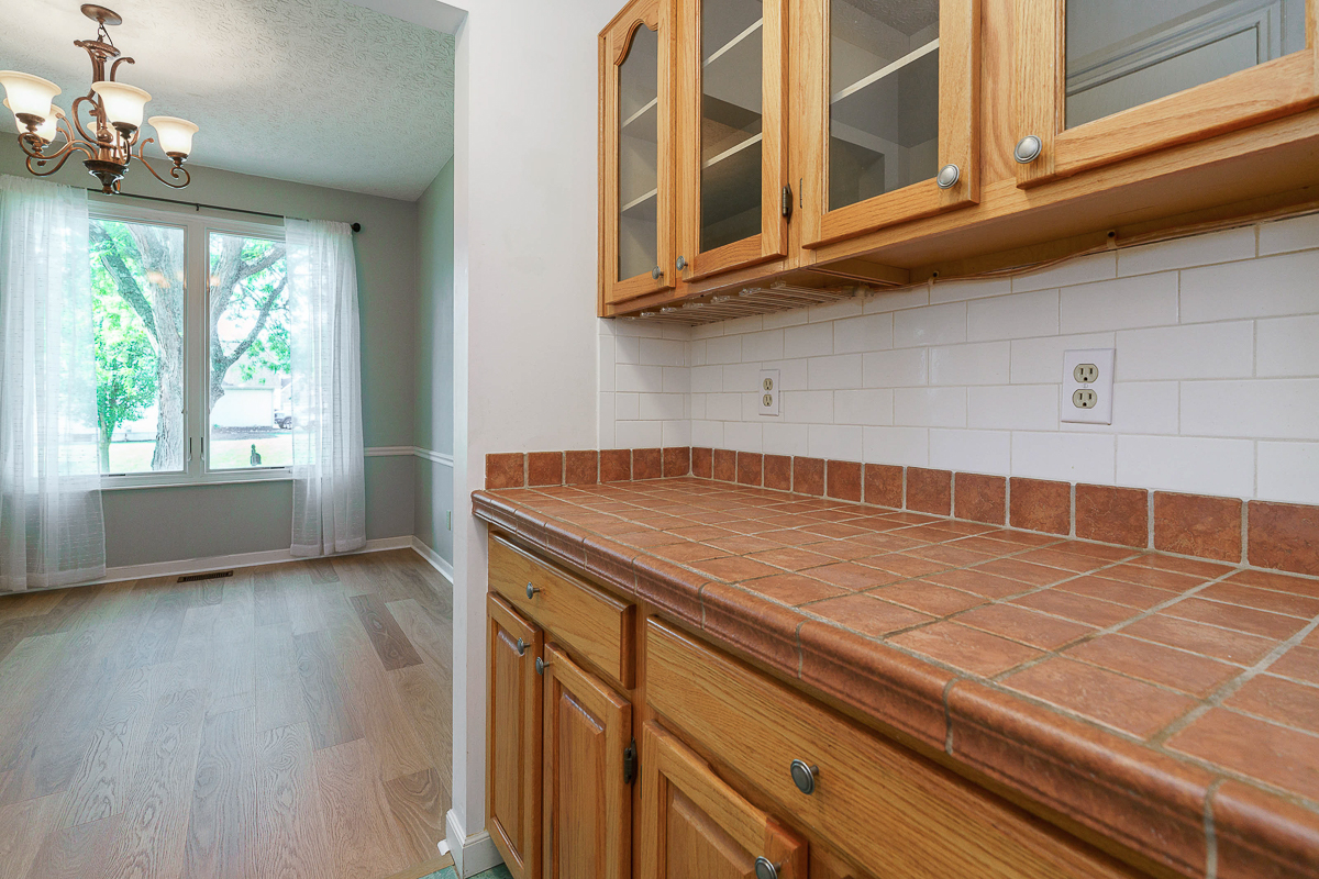 3588 Rivervail Dr-13