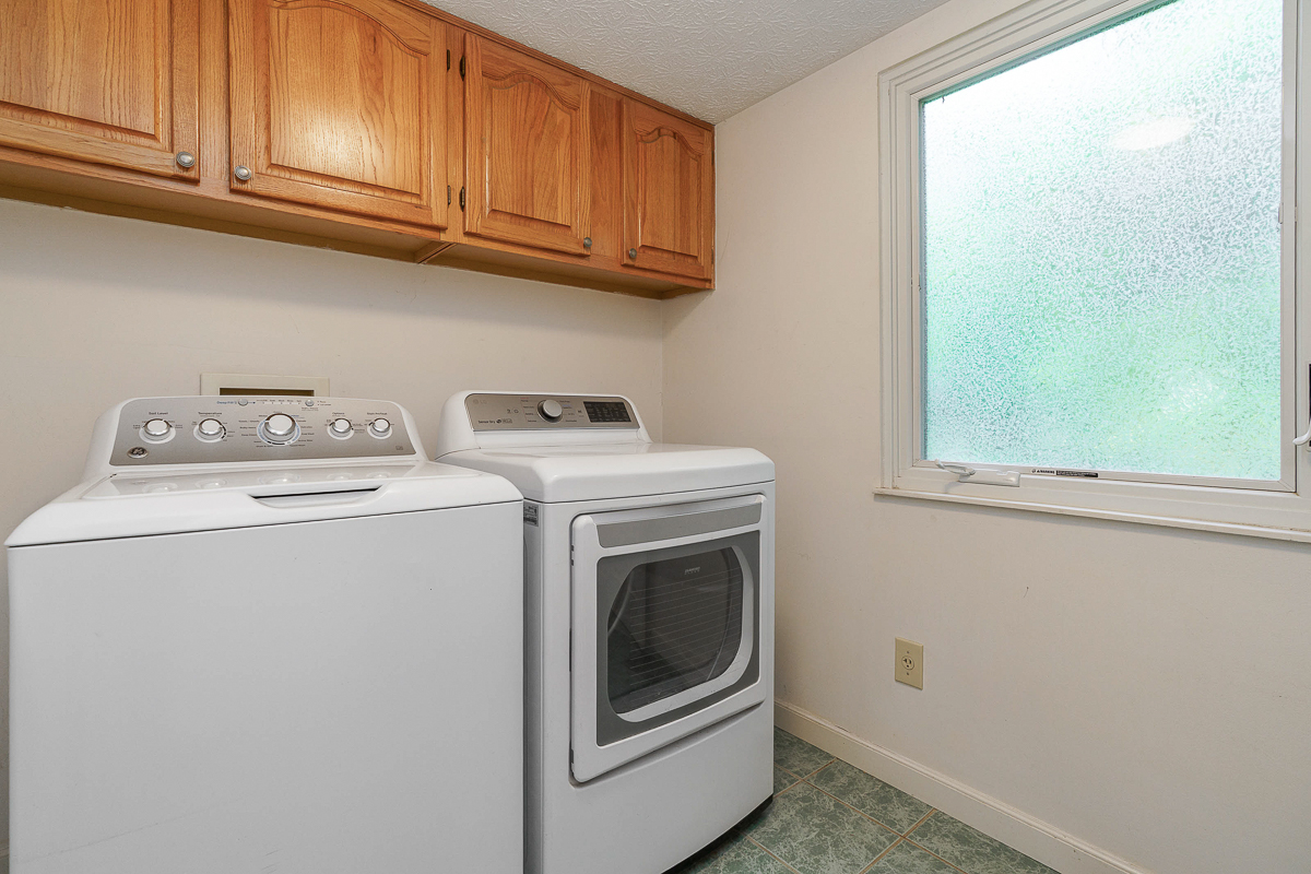 3588 Rivervail Dr-24