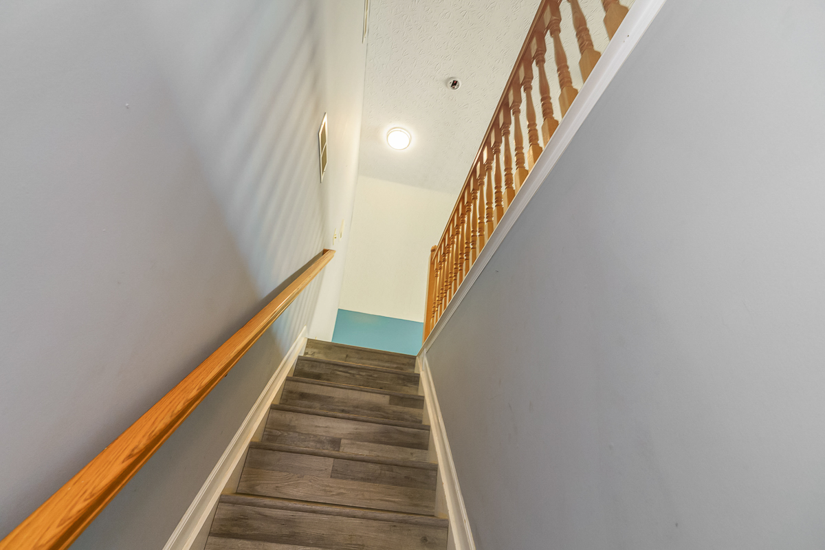 3588 Rivervail Dr-25