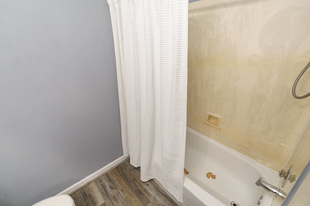 3588 Rivervail Dr-31