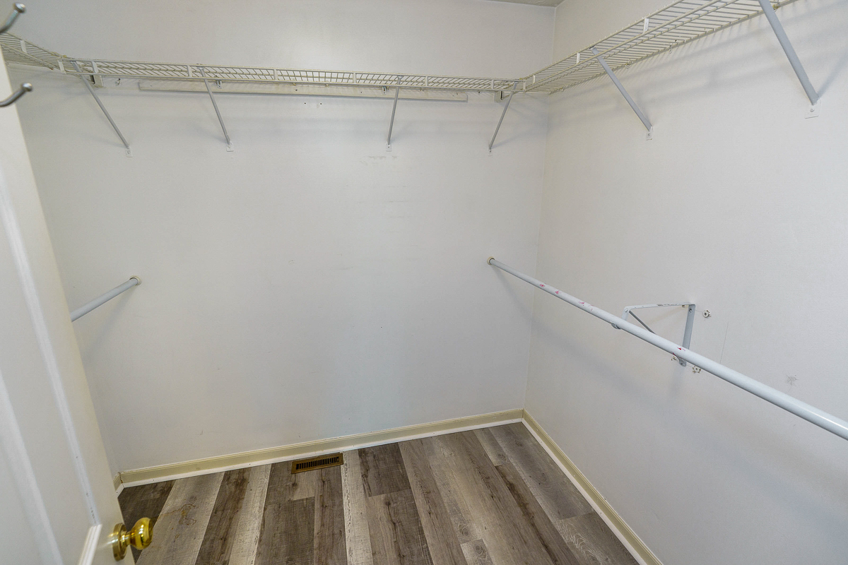 3588 Rivervail Dr-37