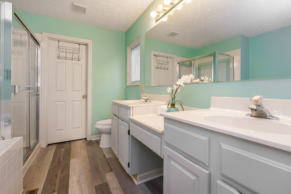 3588 Rivervail Dr-38