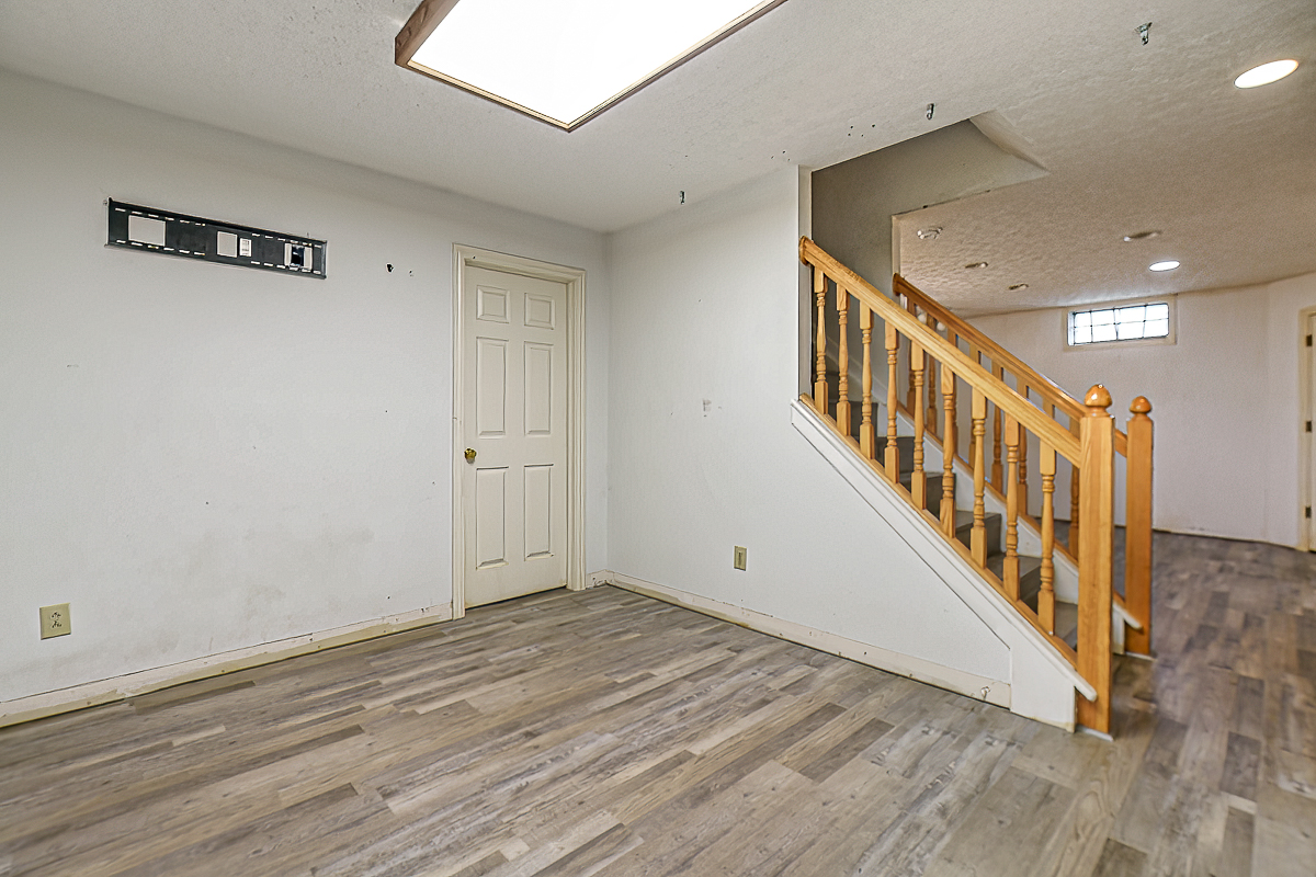 3588 Rivervail Dr-41