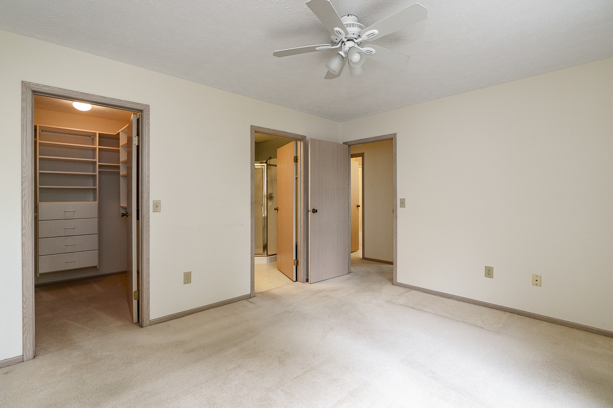 3832 Falls Circle Dr-22