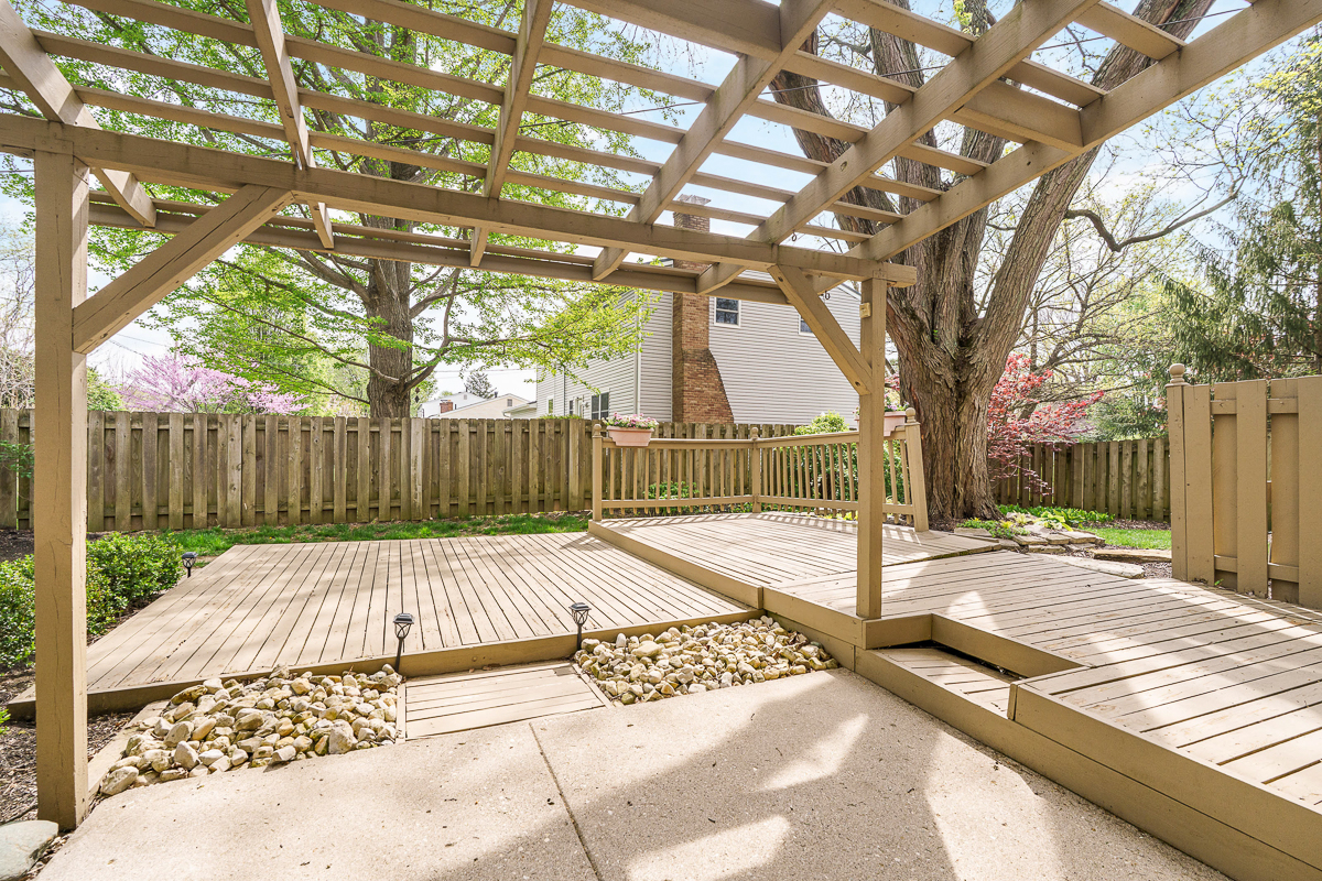 4818 Larwell Dr -10