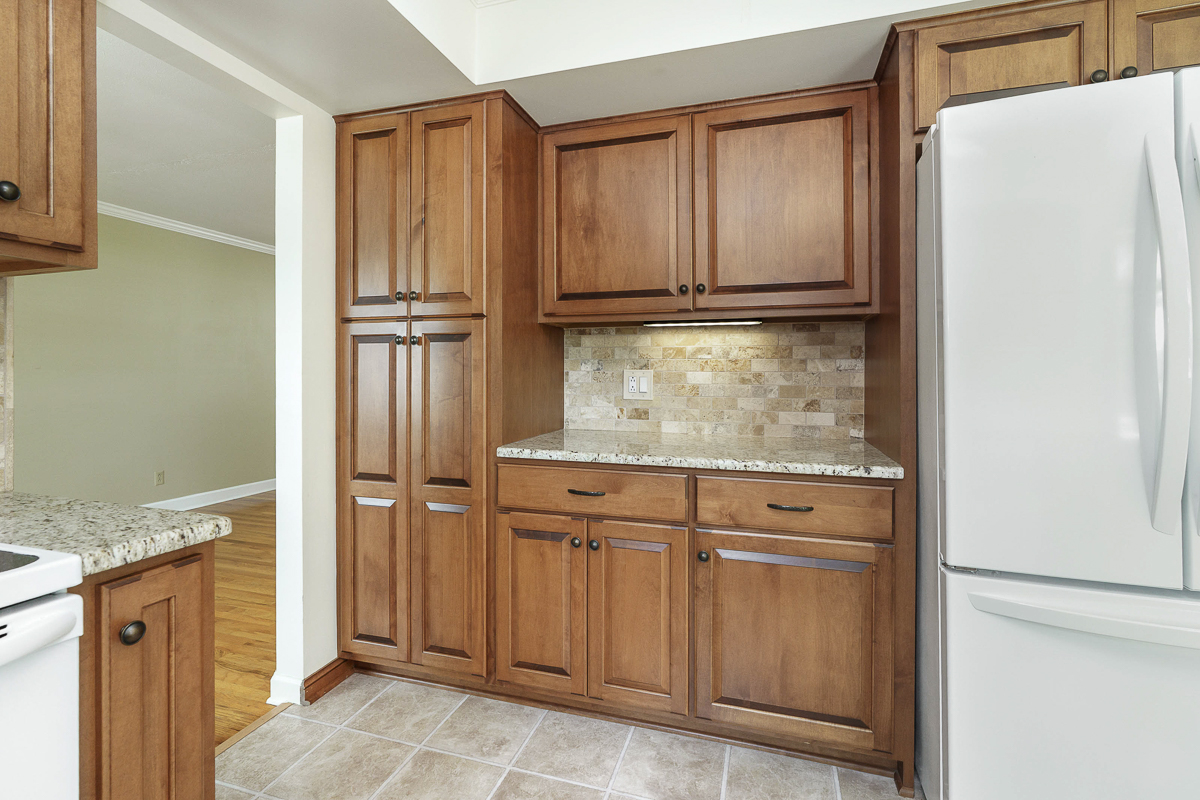4818 Larwell Dr -25