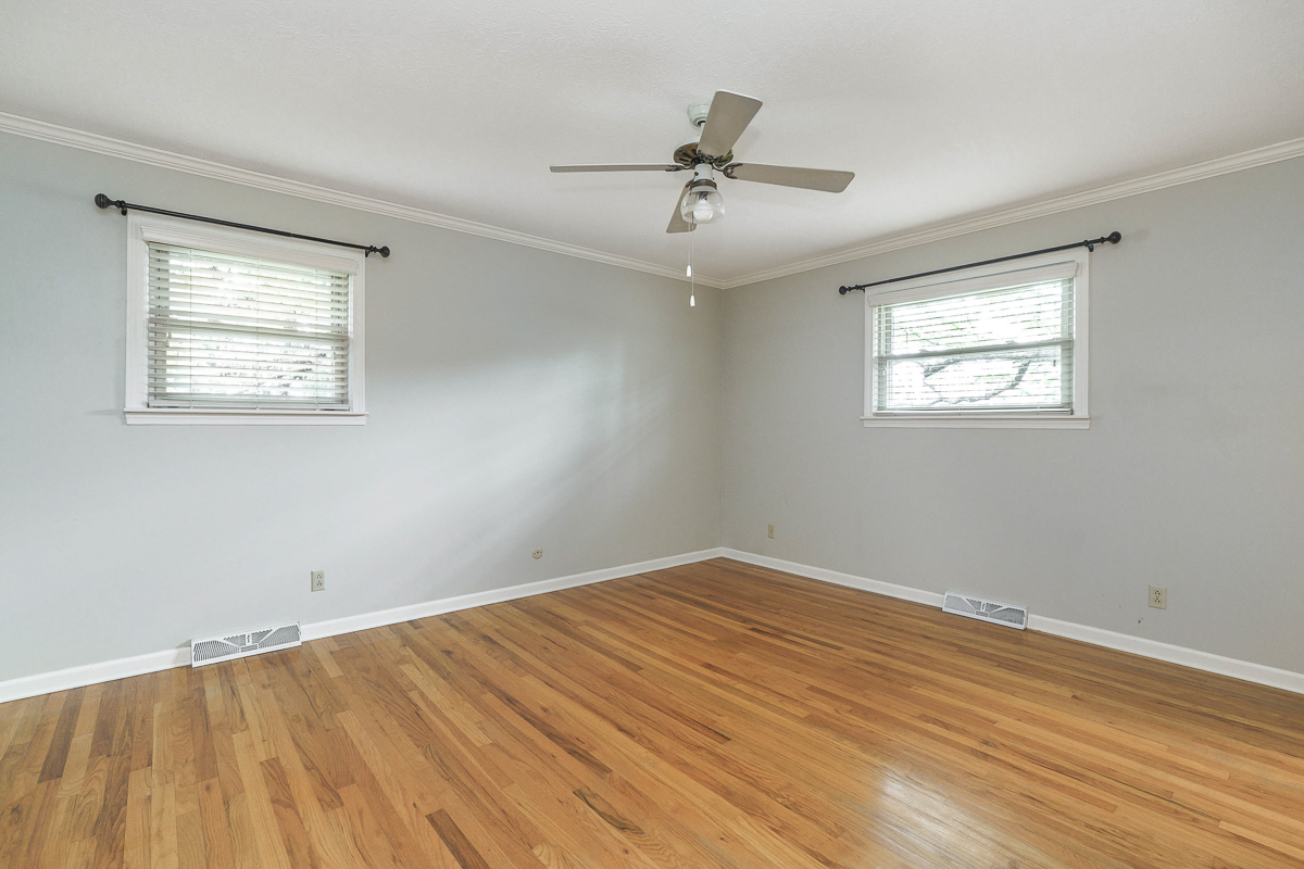 4818 Larwell Dr -26