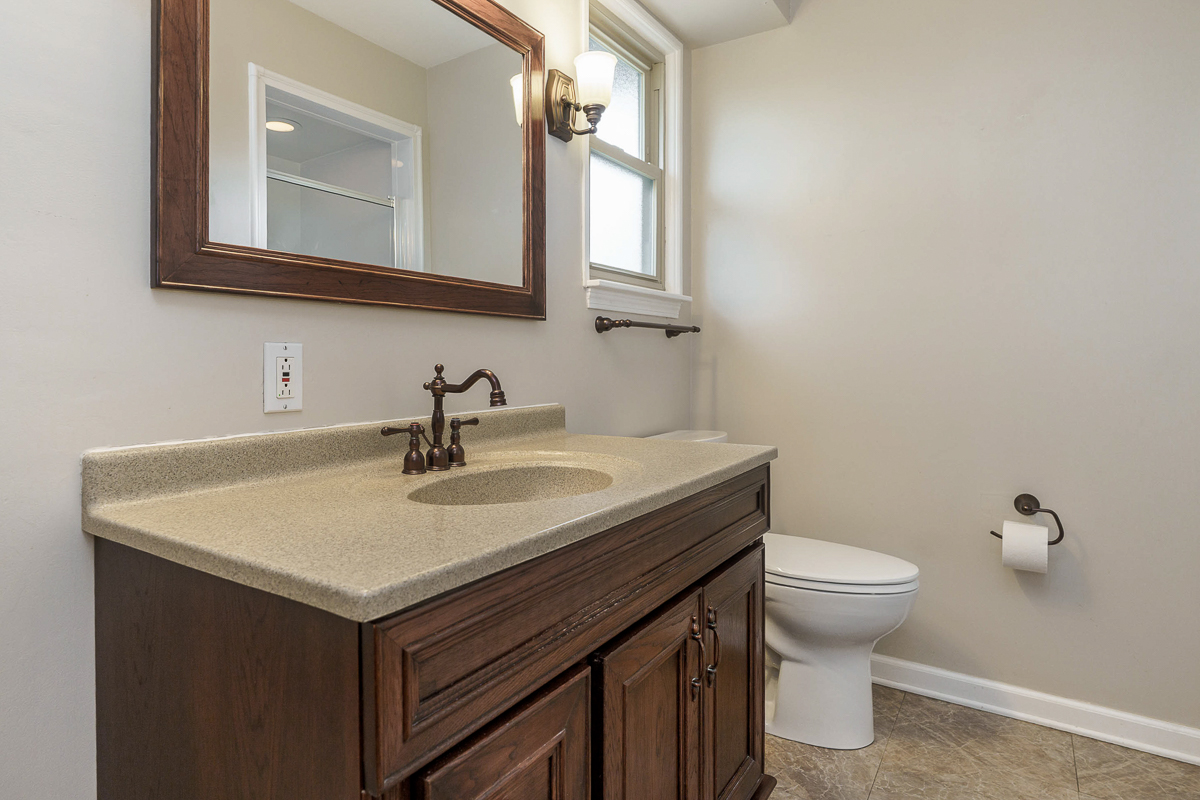 4818 Larwell Dr -29