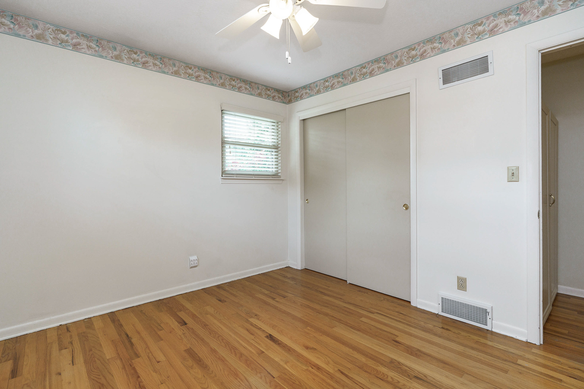 4818 Larwell Dr -37