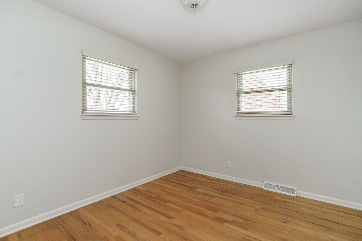 4818 Larwell Dr -38