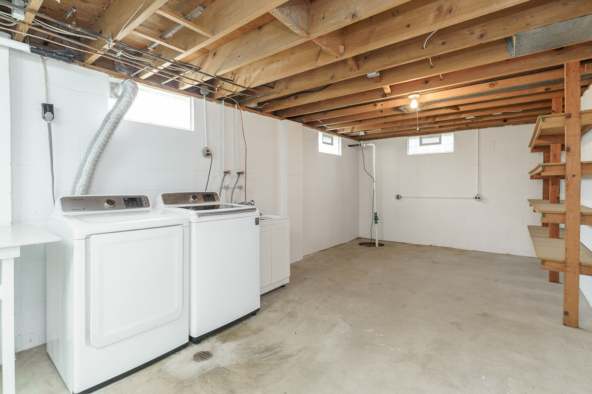 4818 Larwell Dr -43