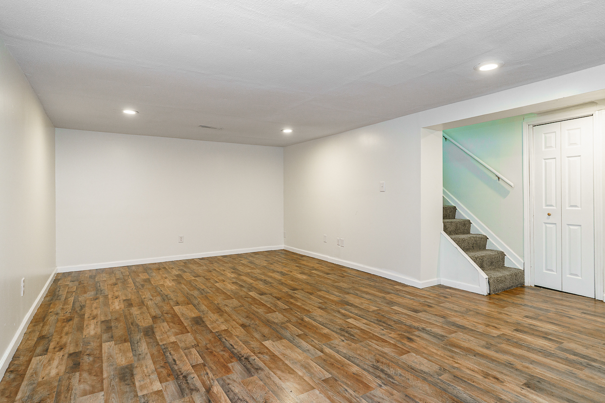 5030 Silverton Dr-24