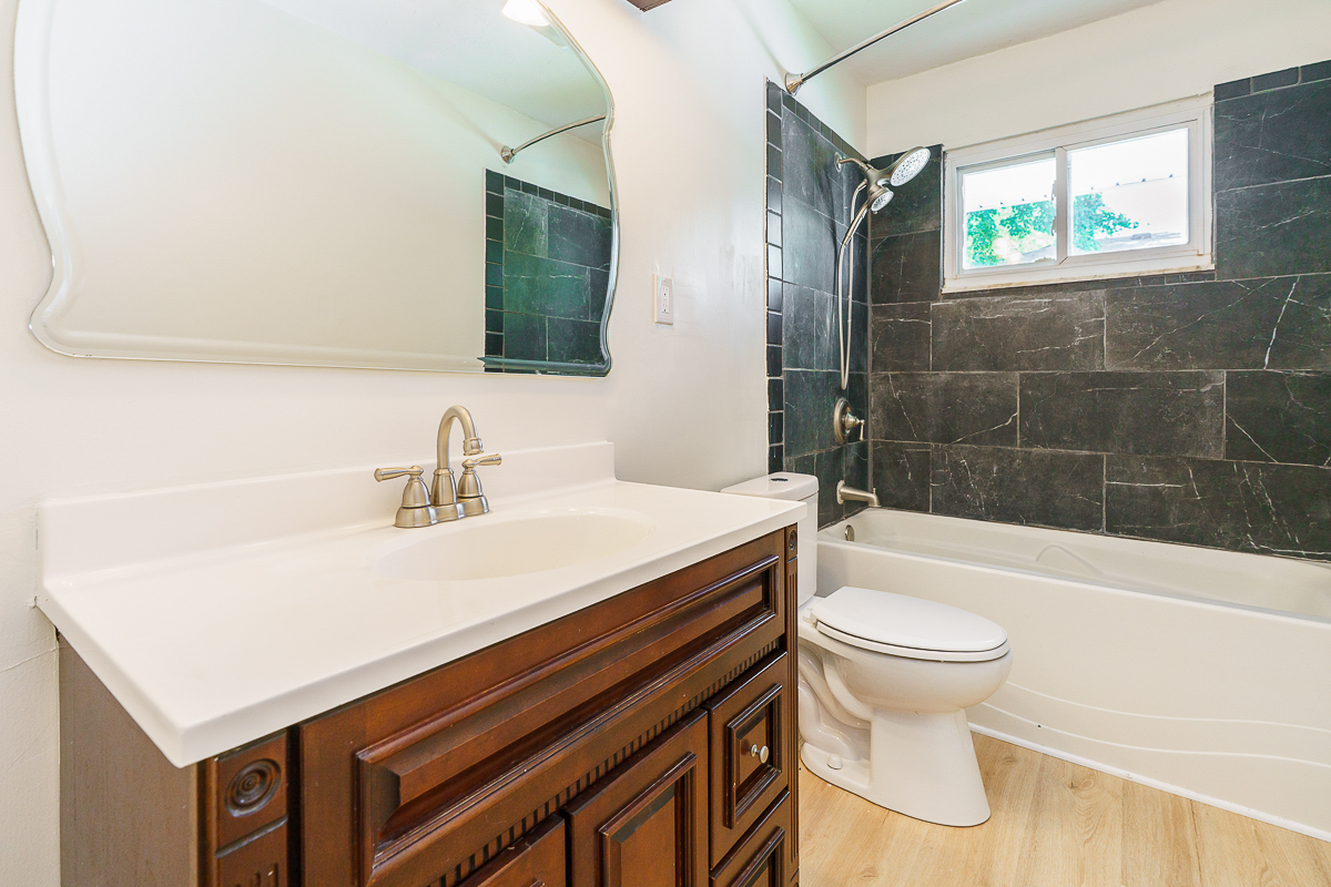 5030 Silverton Dr-28