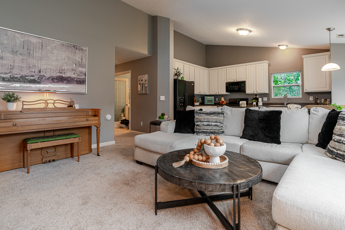 6036 Carlatun Street-18