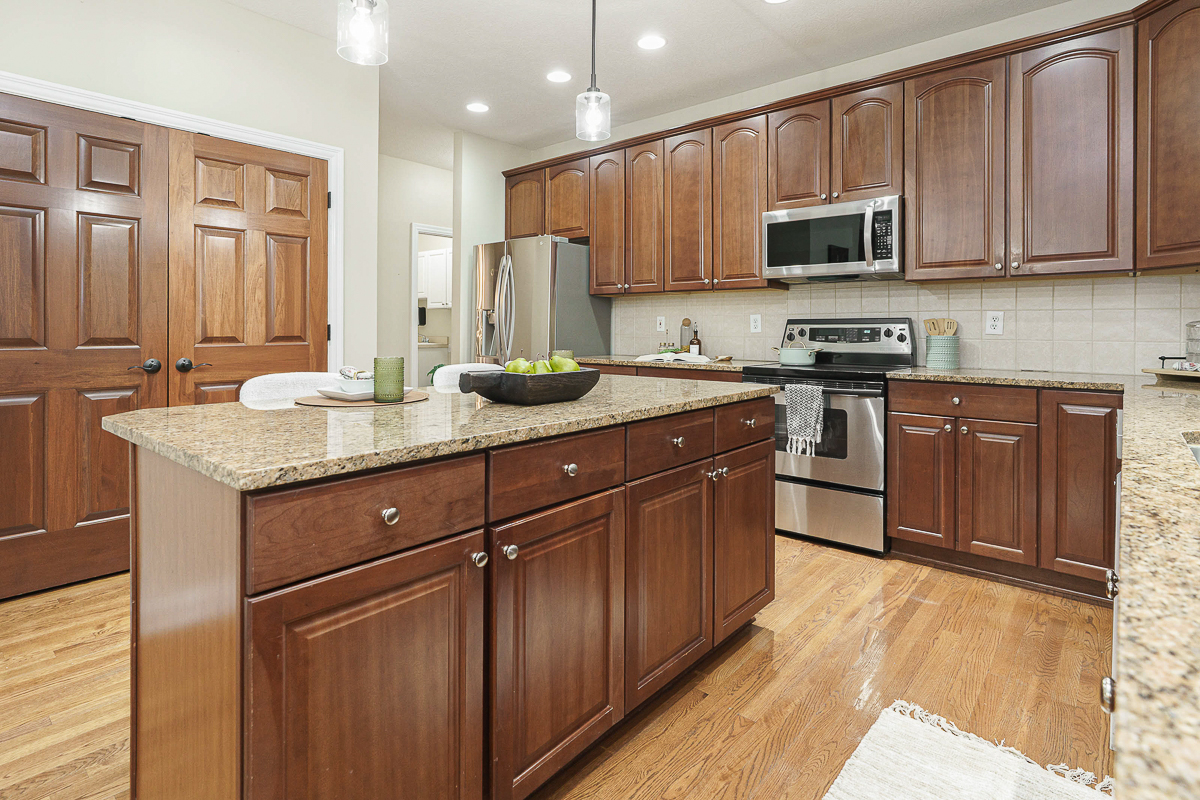 6061 Highland Hills Dr-32