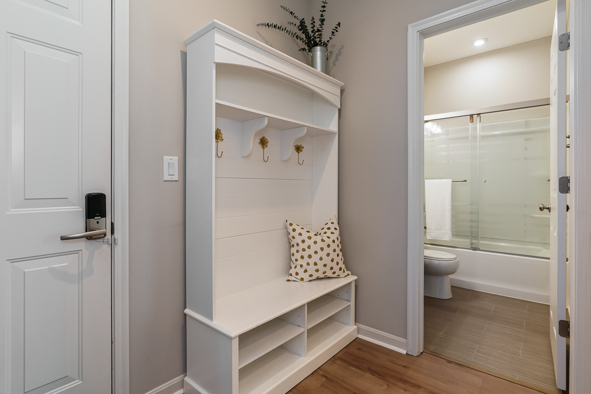 6090 Windcliff Dr-12